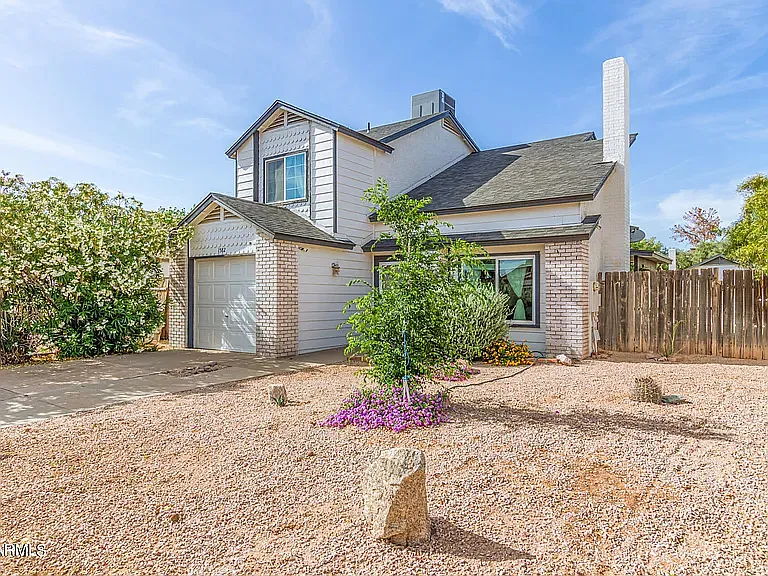 1582 W Curry Dr — Photo 2