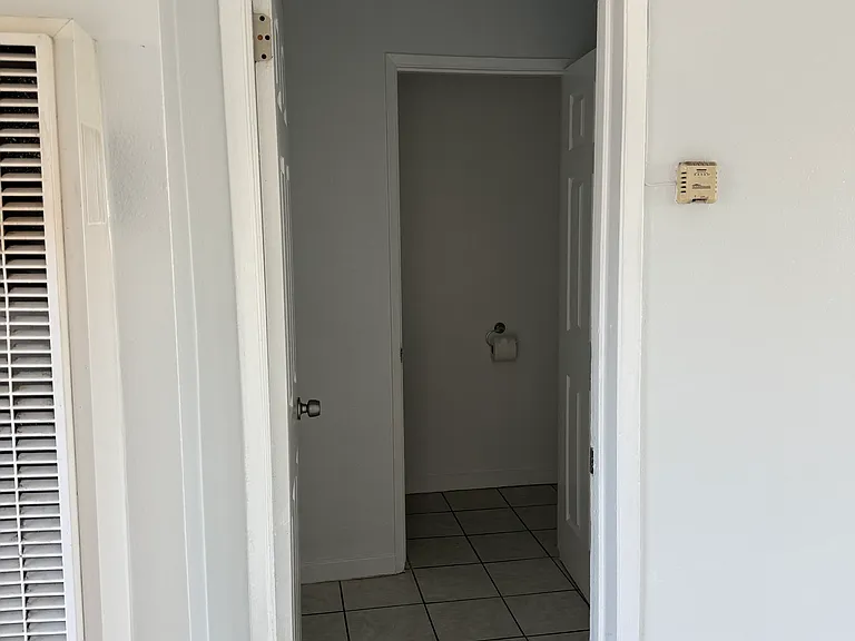 1054 E Salt Lake St #4 — Photo 1
