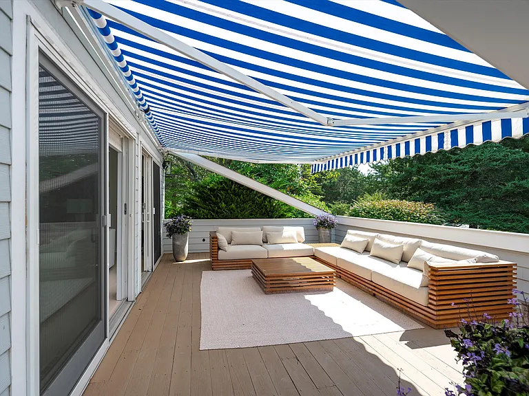 Reynolds Dr — Photo 16