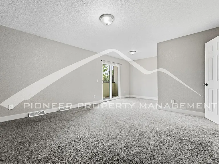 1827 Quail St #10 — Photo 17