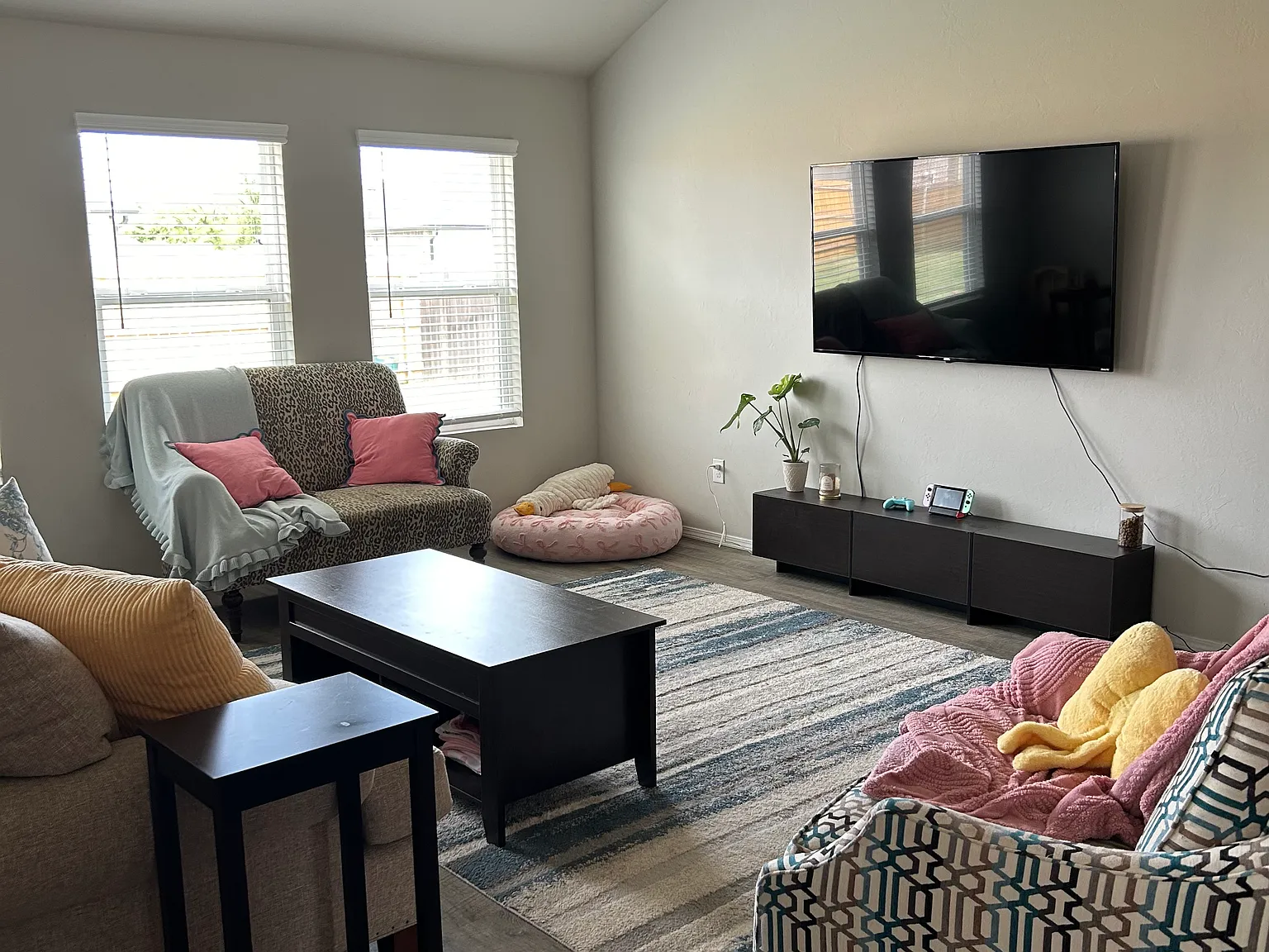 4 bed, 1898 sqft, $700 — Photo 2