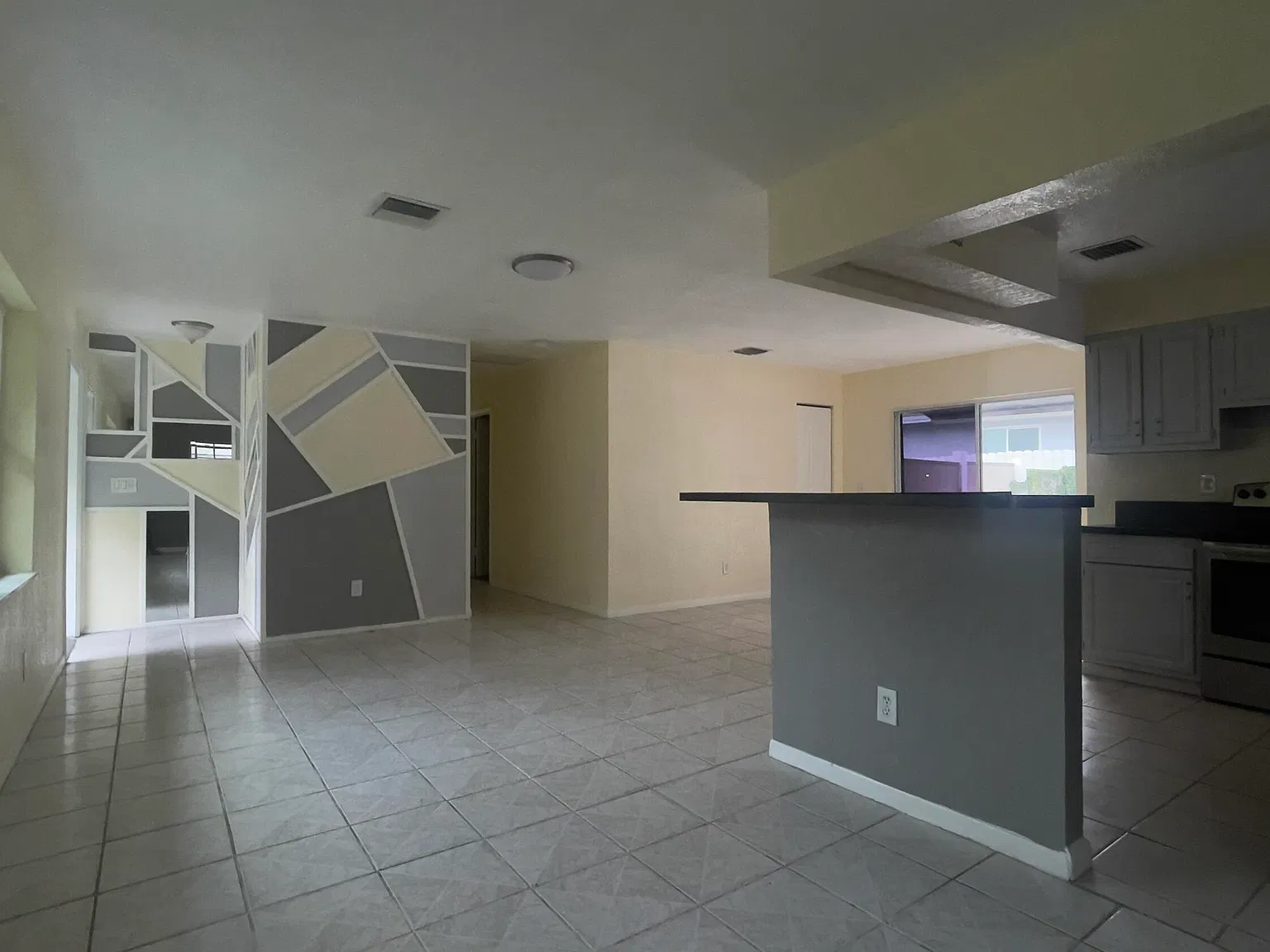 4 bed, 2.0 bath, 1200 sqft, $2,950 — Photo 3