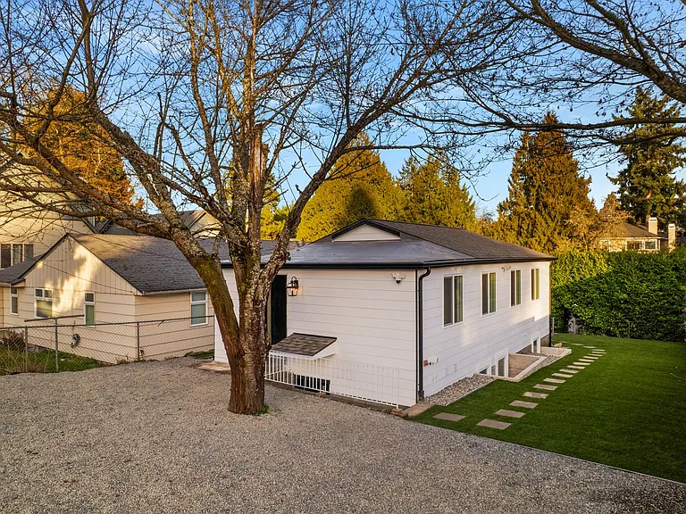 5945 Fauntleroy Way SW #A — Photo 31