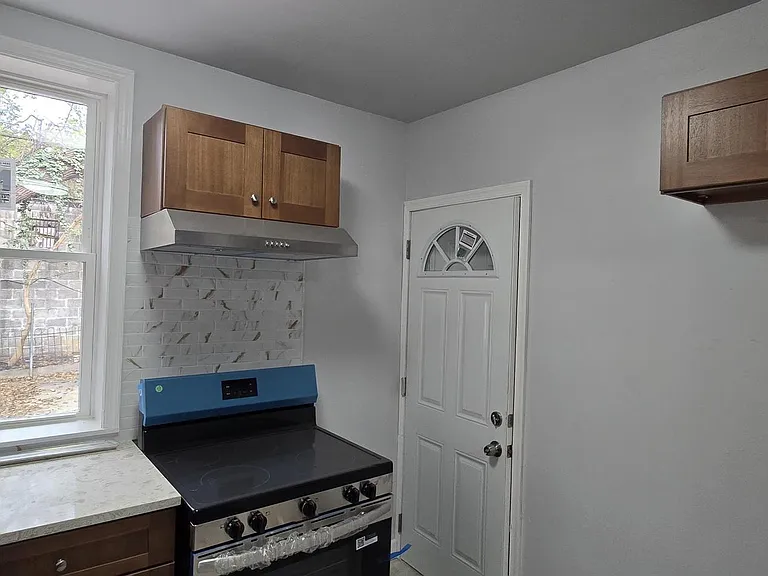 1411 W Loudon St — Photo 37