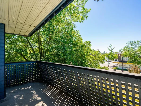 17661 58a Ave #207, Surrey, BC V3S 1N4