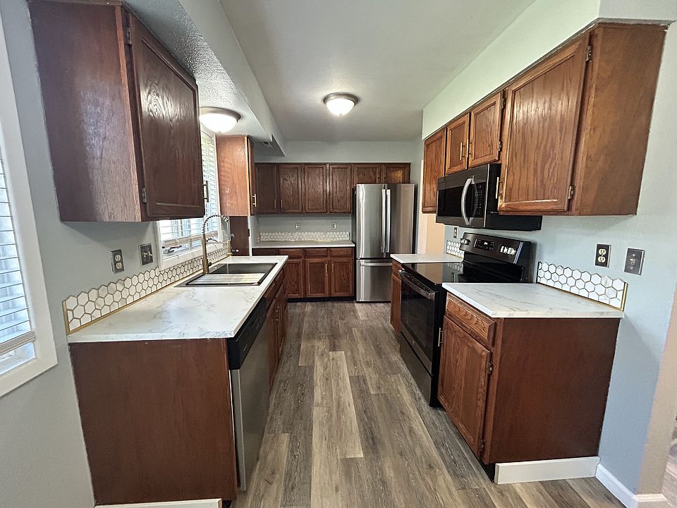 Lovely Updated kitchen with newer appliances.