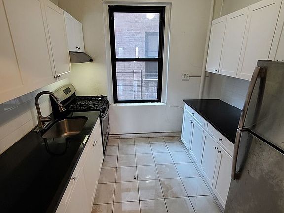 4th image of 4960 Broadway APT 3A