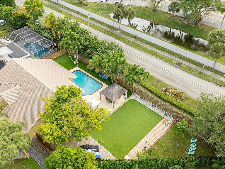 7101 NW 44th Ln — Photo 37