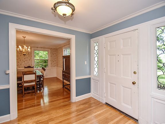 gracious entry w/sidelights