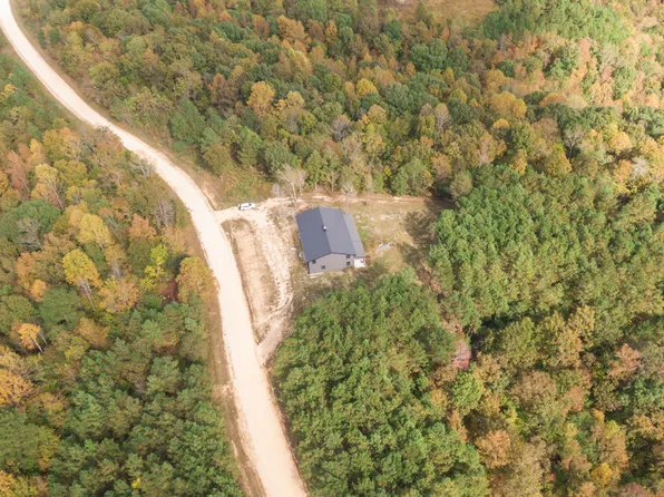 190 Pine Tree Dr, Parsons, TN 38363