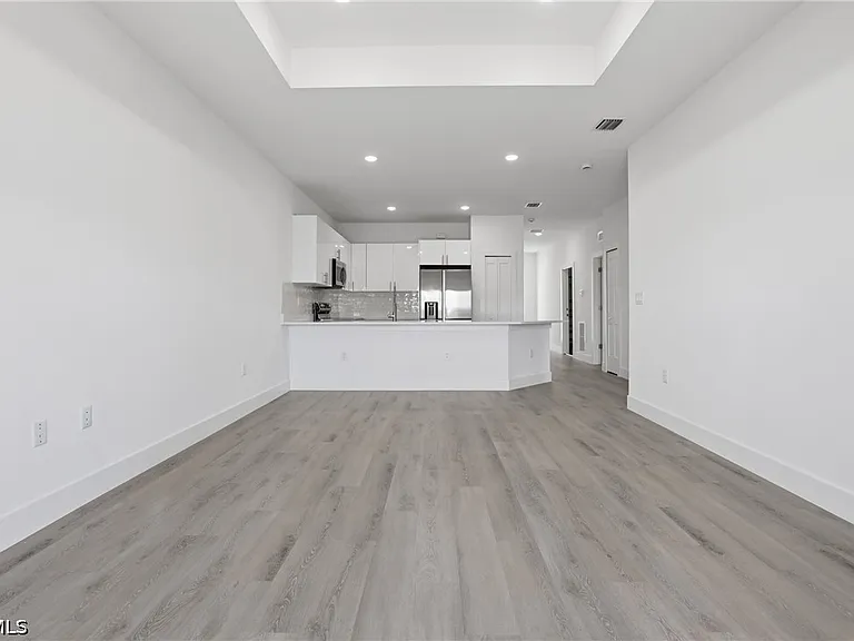 721 Ivan Ave S — Photo 28