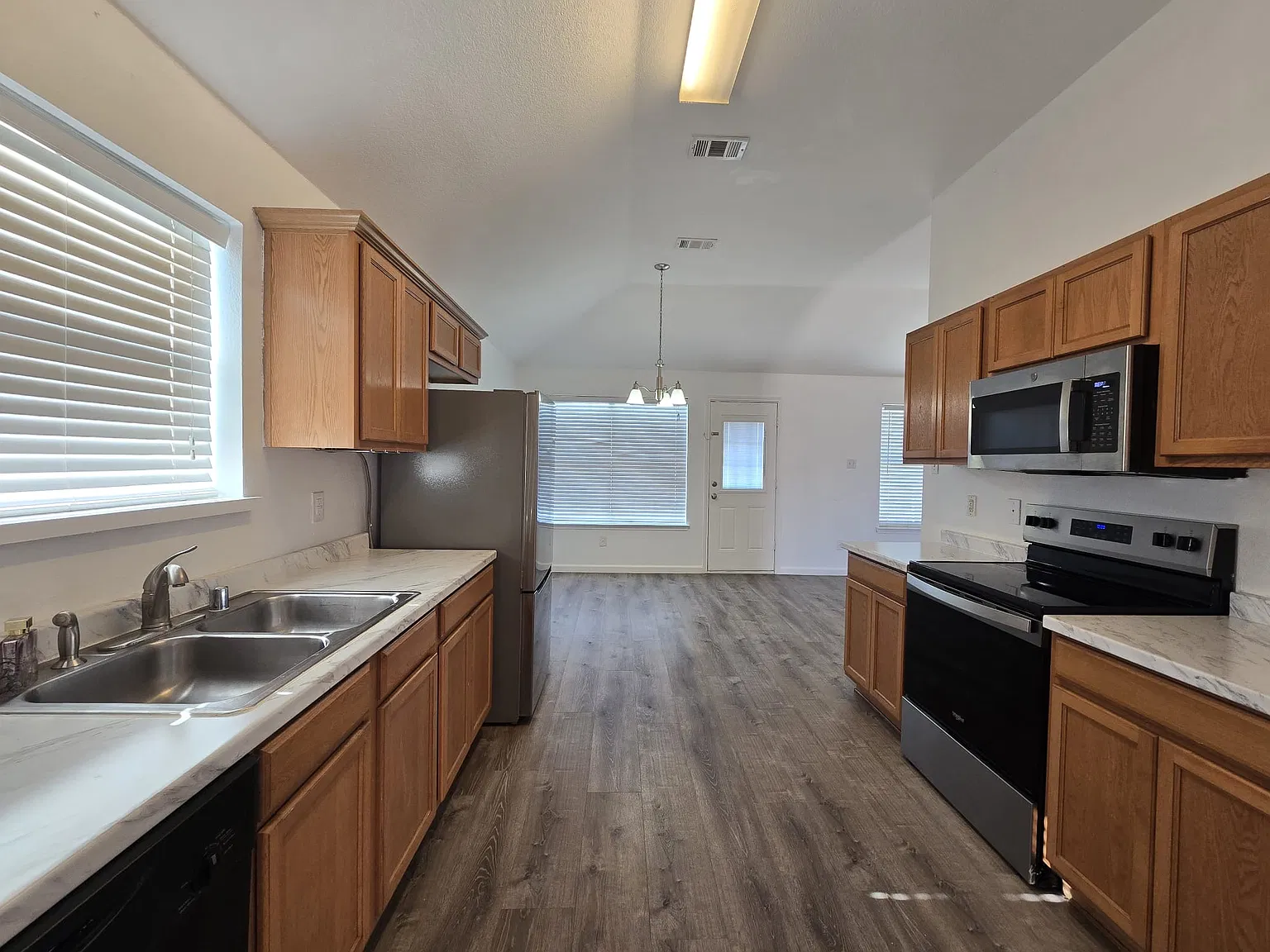 3 bed, 1647 sqft, $2,000 — Photo 2