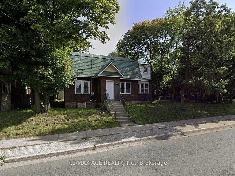 344 Wellington St E — Photo 1