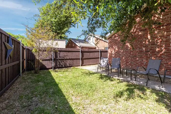 2438 Wycliff Ave — Photo 17