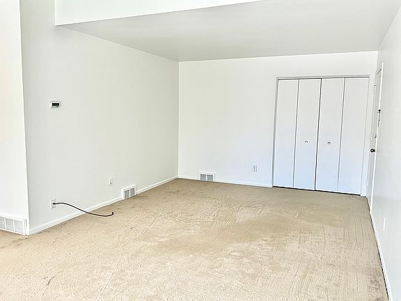 Brand new carpet installed throughout!