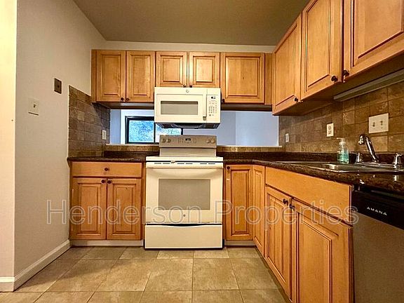 2nd image of 1625 Merry Oaks Rd APT D