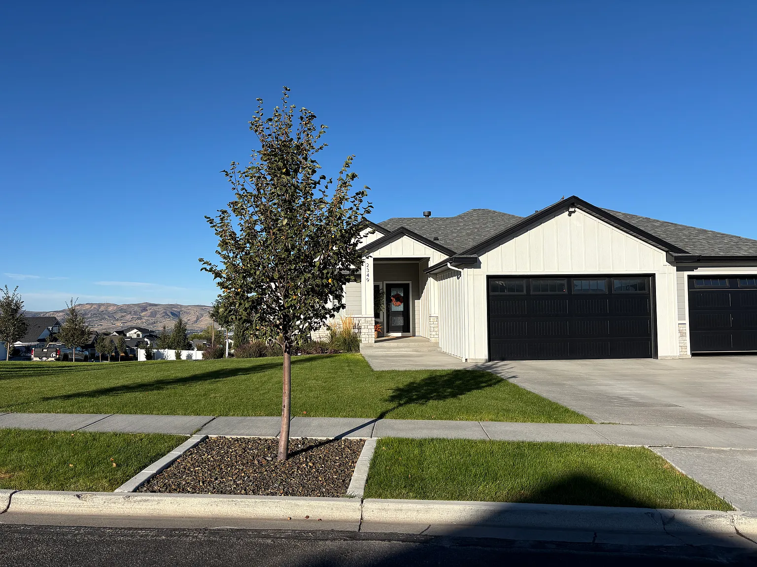 5 bed, 3750 sqft, $3,500 — Photo 1