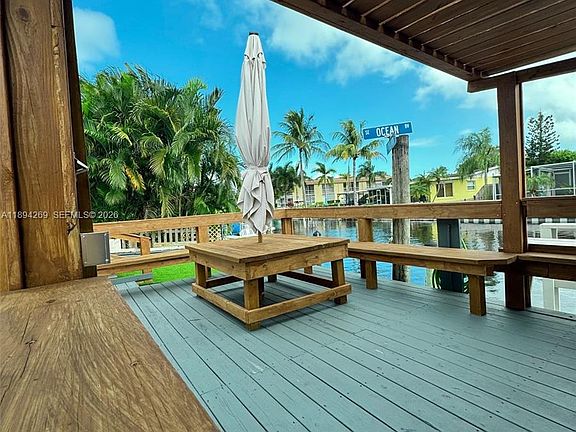 2nd image of 129 SW Hideaway Pl