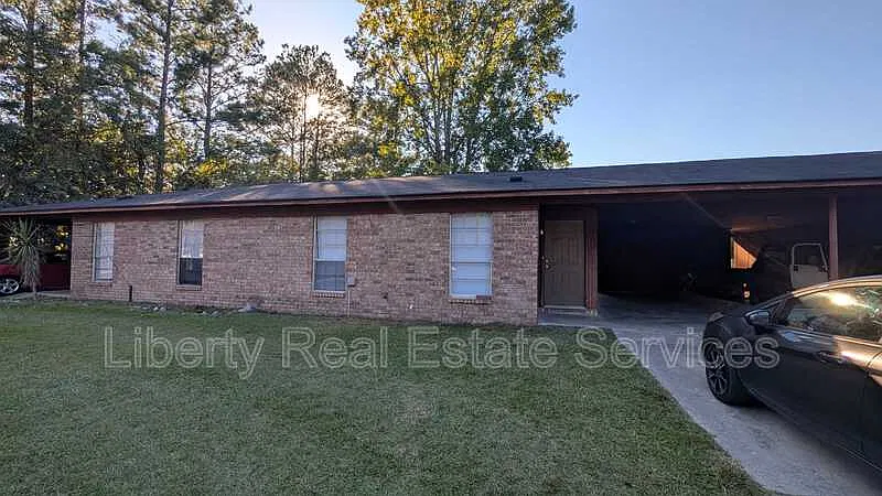 989 Live Oak Dr