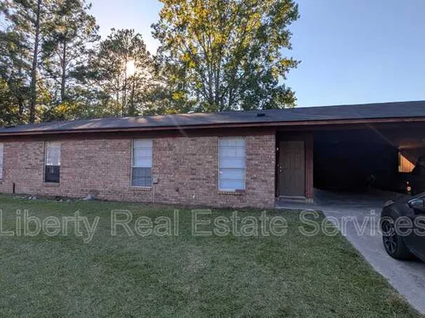 989 Live Oak Dr, Hinesville, GA 31313