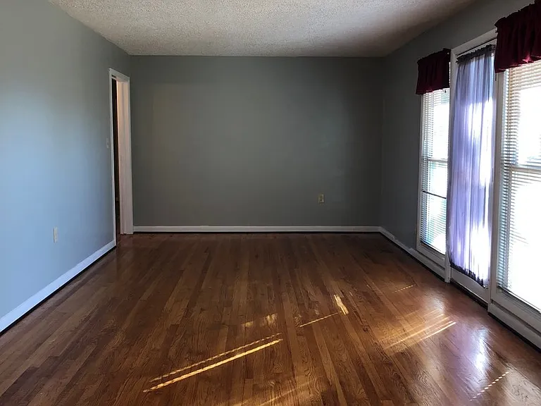 98 Montclair Cir — Photo 22
