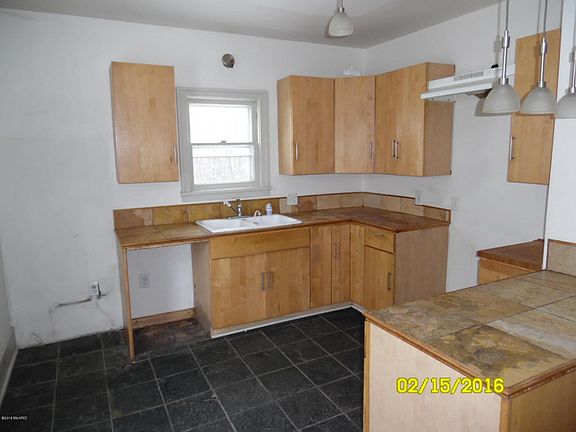 3rd image of 423 Den Adel Ct