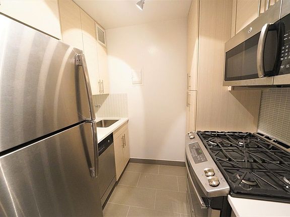 5th image of 160 E 84th St APT 2A