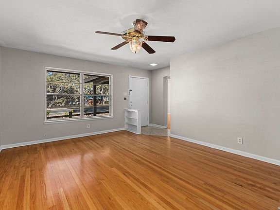 5th image of 11114 Dreamland Dr