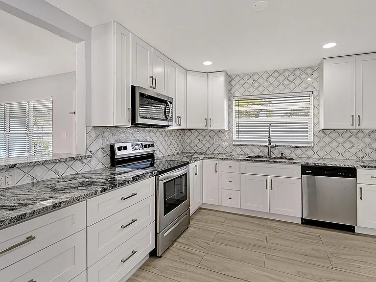 4343 Webber St — Photo 6