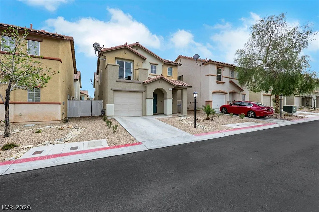 3 bed, 2.5 bath, 1301 sqft, $1,865 — Photo 1