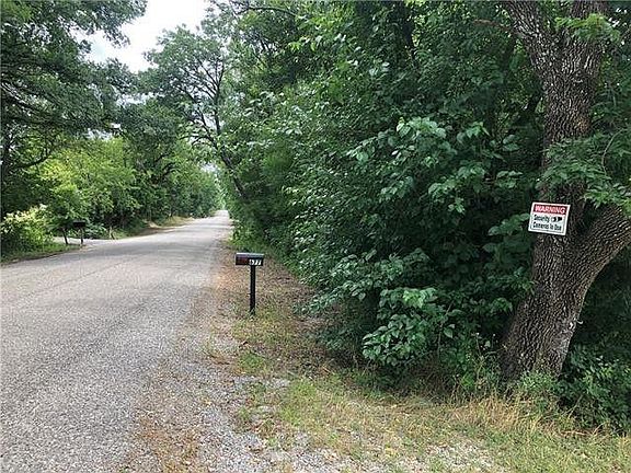 2nd image of 677 Hanna Dr