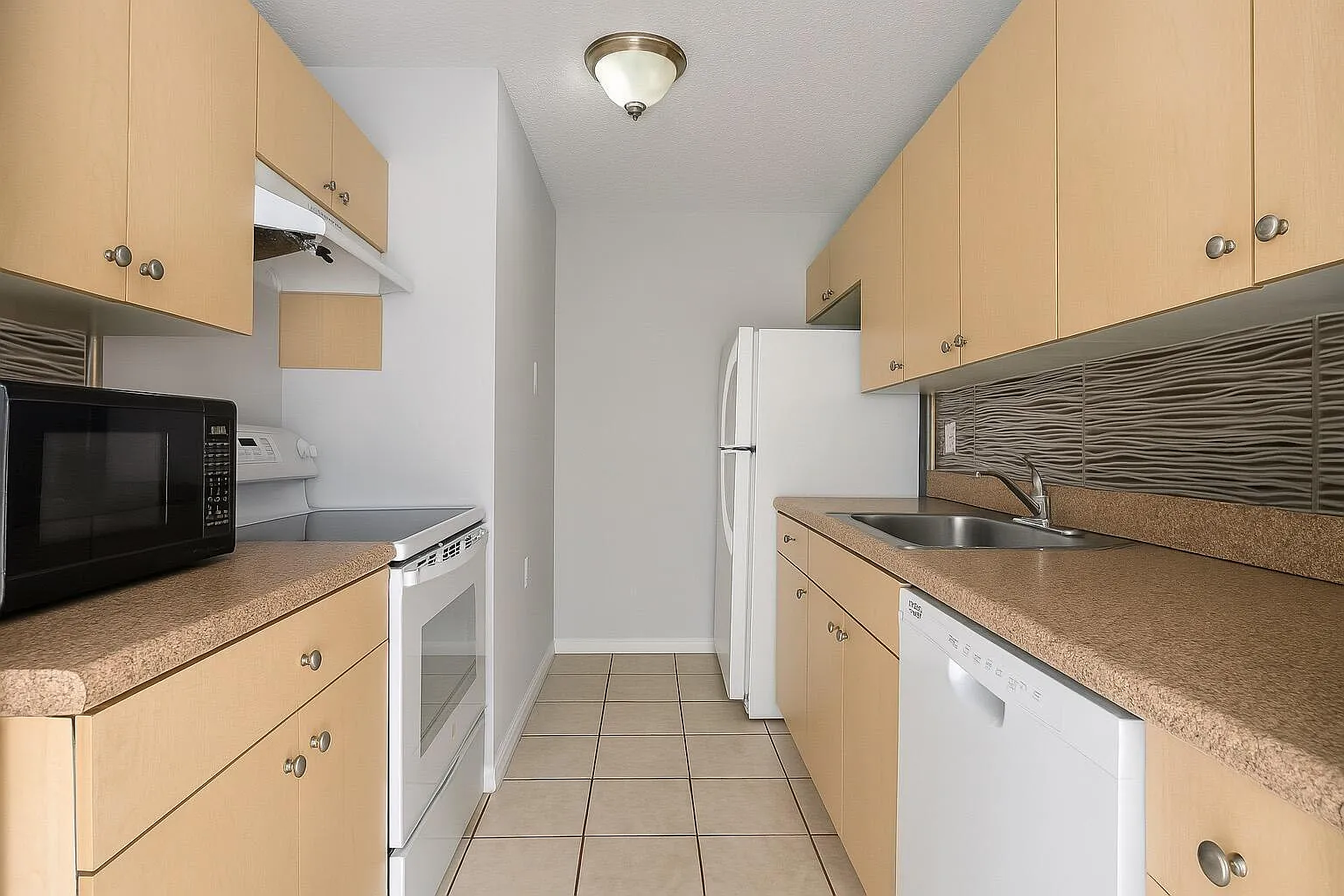 2 bed, 1.0 bath, 708 sqft, $1,750 — Photo 1