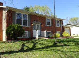 402 Burncoate Dr, Saint Louis, MO