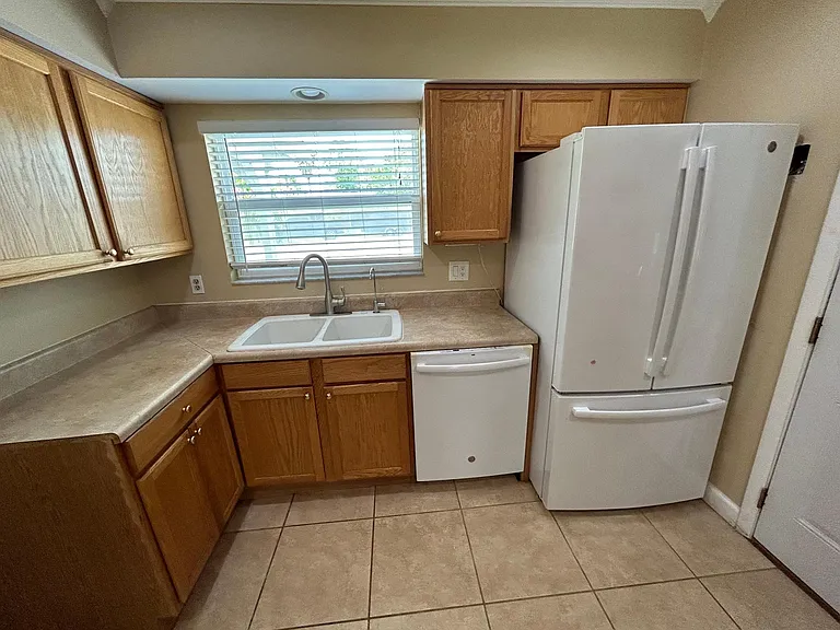 10816 Waterford Ct — Photo 7