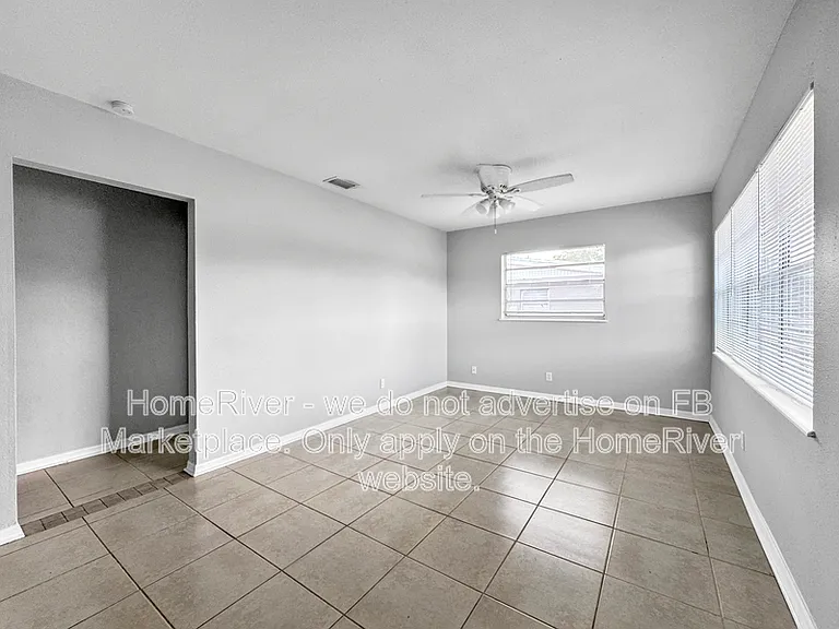 4903 S 85th St — Photo 8