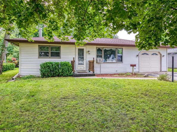 108 E Pine St, New London, WI 54961