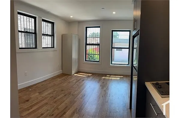 Building Photo - 2622 Davidson Ave #4