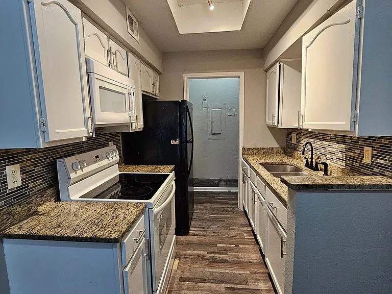 3209 Norwalk Ave #101 — Photo 3