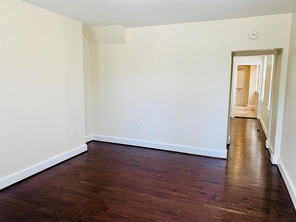 3rd image of 109 Bloomsbury Ave