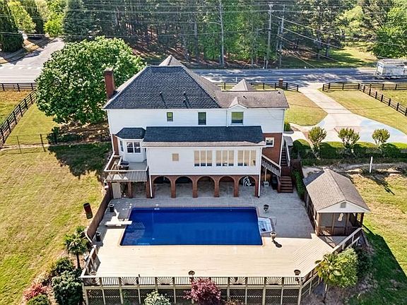 2nd image of 3715 Ridge Rd