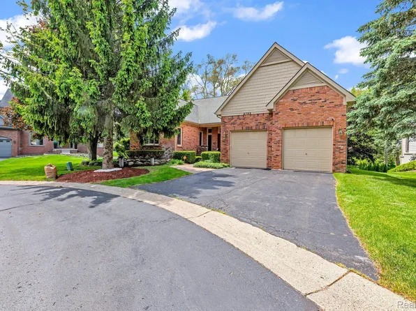2785 Elizabeth Ln, West Bloomfield, MI 48324