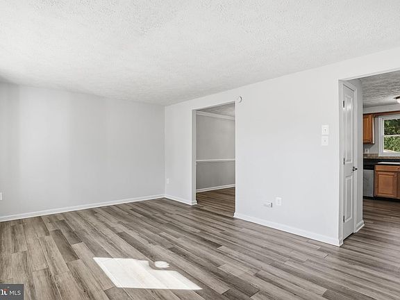 4th image of 474 Ruffian Ct