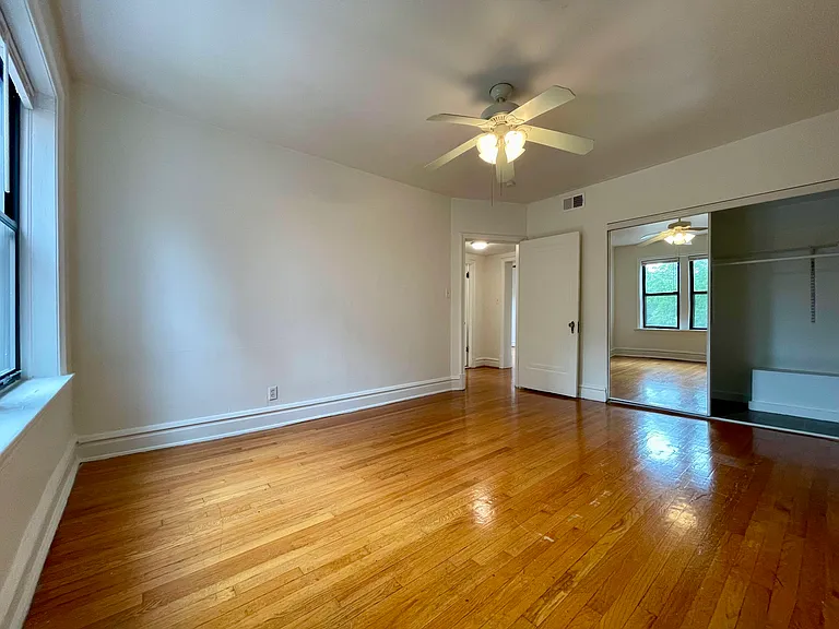 6240 Southwood Ave #2E — Photo 7