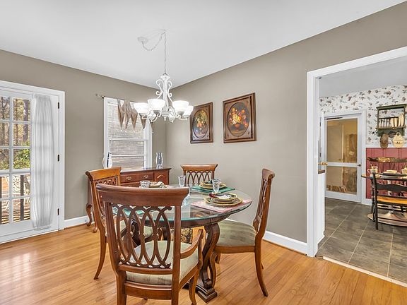 5th image of 109 Crestmont Dr
