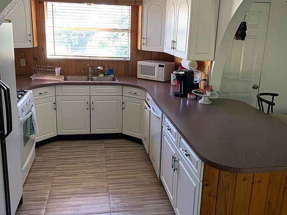 2nd image of 7001 Hibiscus Ave S #B2