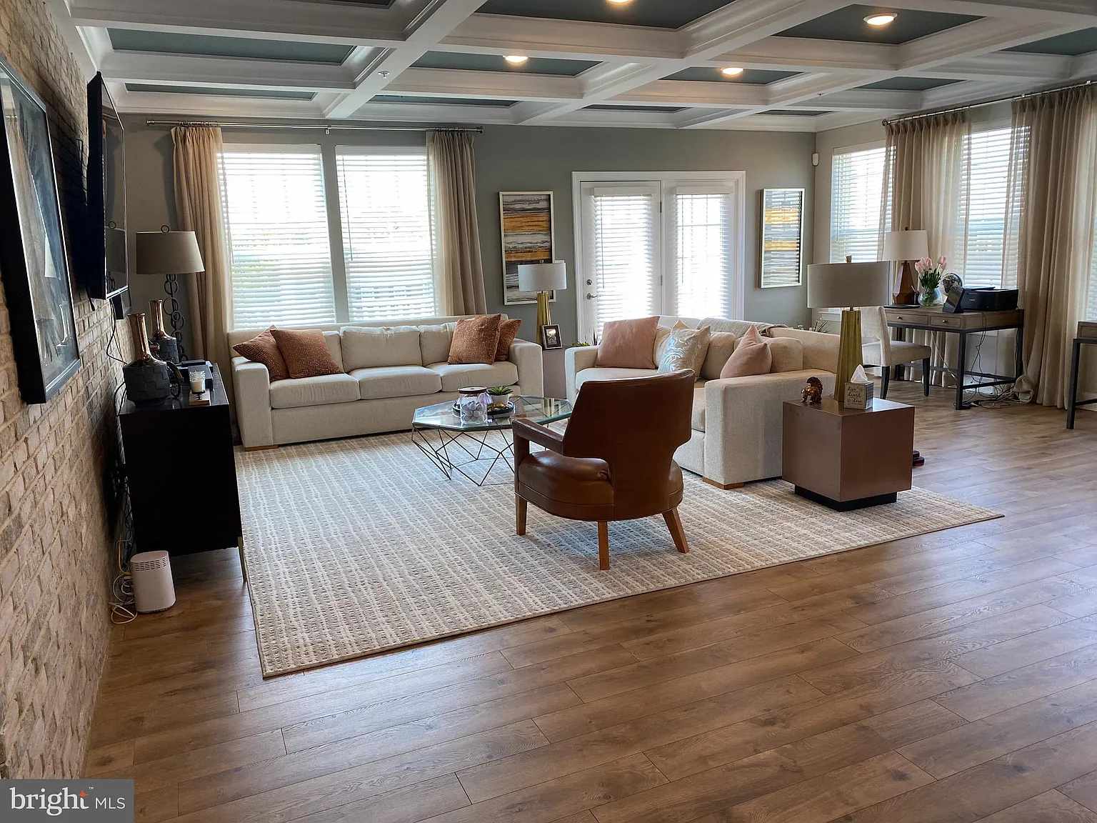 3 bed, 2.5 bath, 2700 sqft, $3,100 — Photo 2