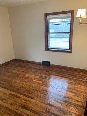 2 bed, 1.0 bath, $750 — Photo 3