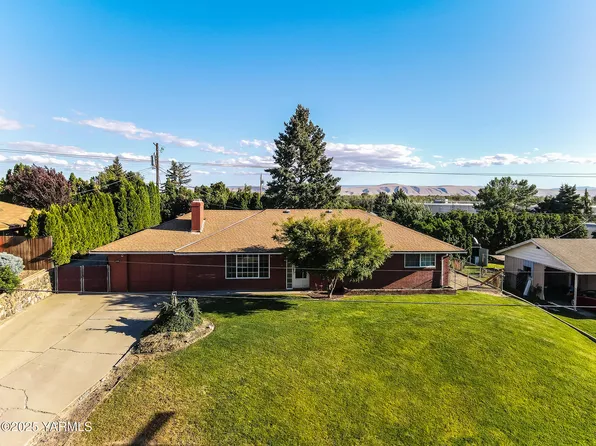1306 Chenaur Dr, Zillah, WA 98953