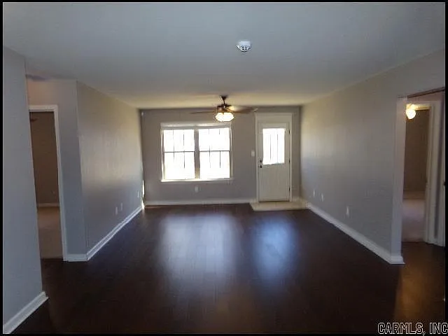 3 bed, 2.0 bath, 1228 sqft, $1,530 — Photo 2