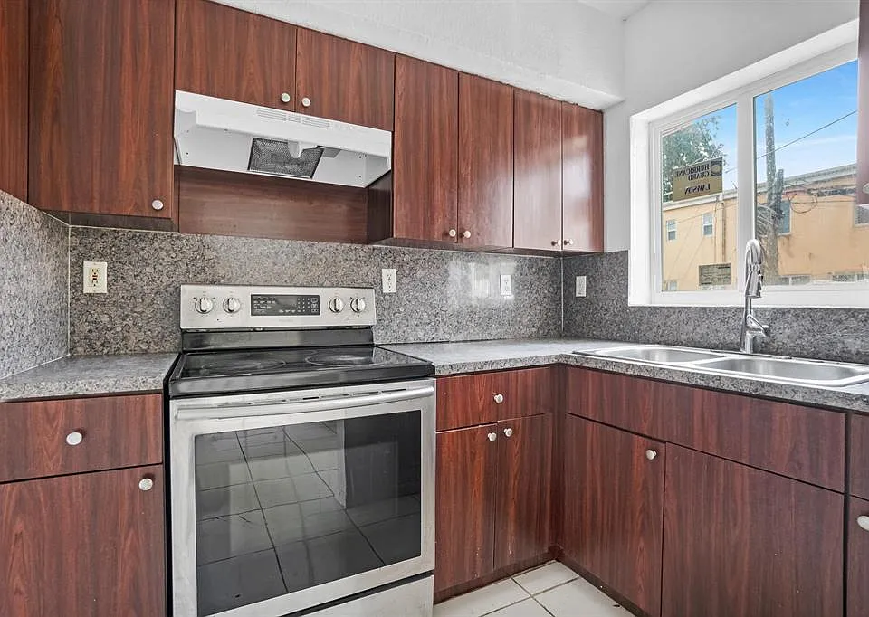306 NW 84th Ter #306
